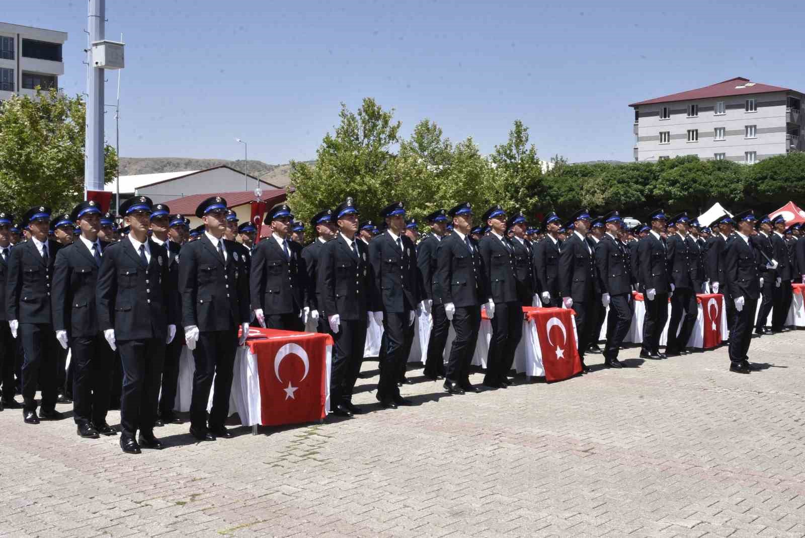 Bitlis POMEM’den 213 yeni polis adayı mezun oldu