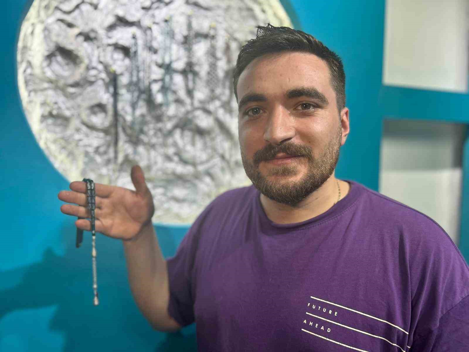 Van’ın tek gümüş kakma ustası mesleğini yaşatıyor