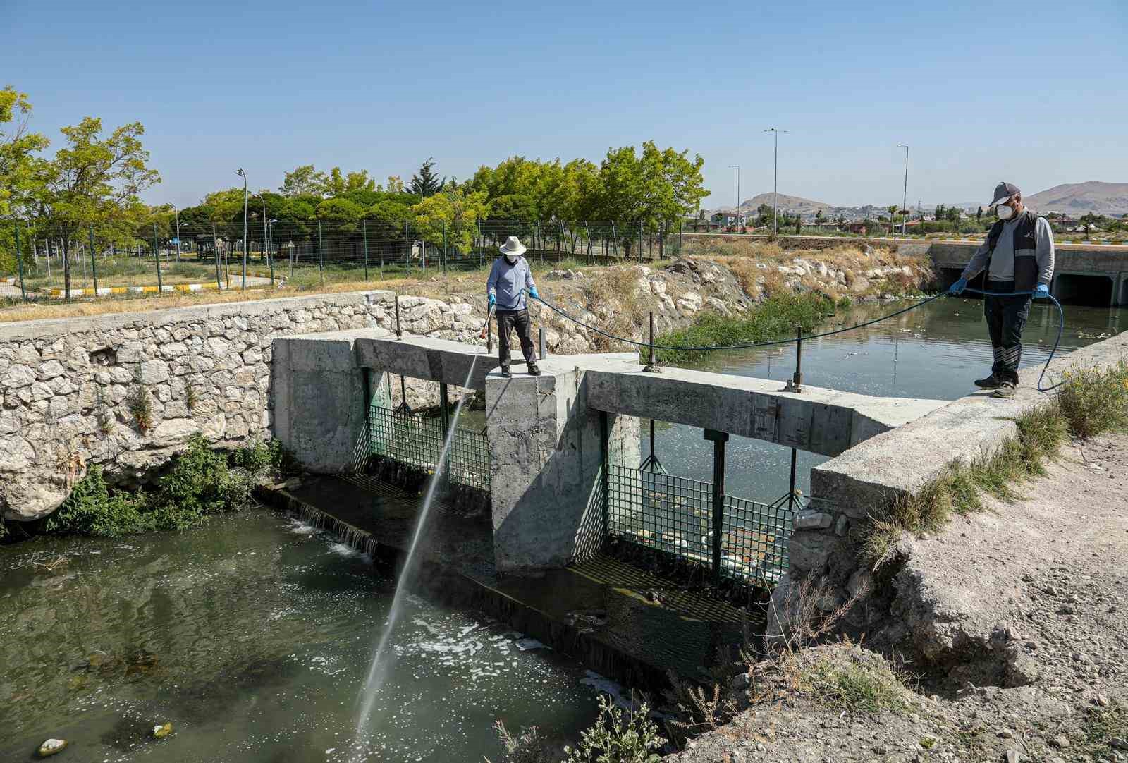 Van&rsquo;da kent zararlılarına karşı ila&ccedil;lama &ccedil;alışması
