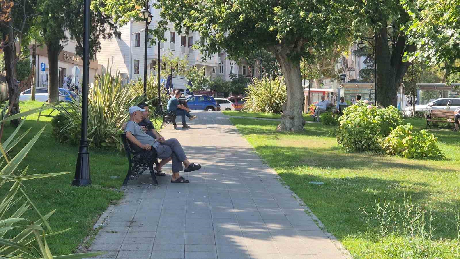 Tekirdağ&rsquo;da Afrika sıcakları kavurdu: Vatandaşlar yumurta pişirmeye &ccedil;alıştı
