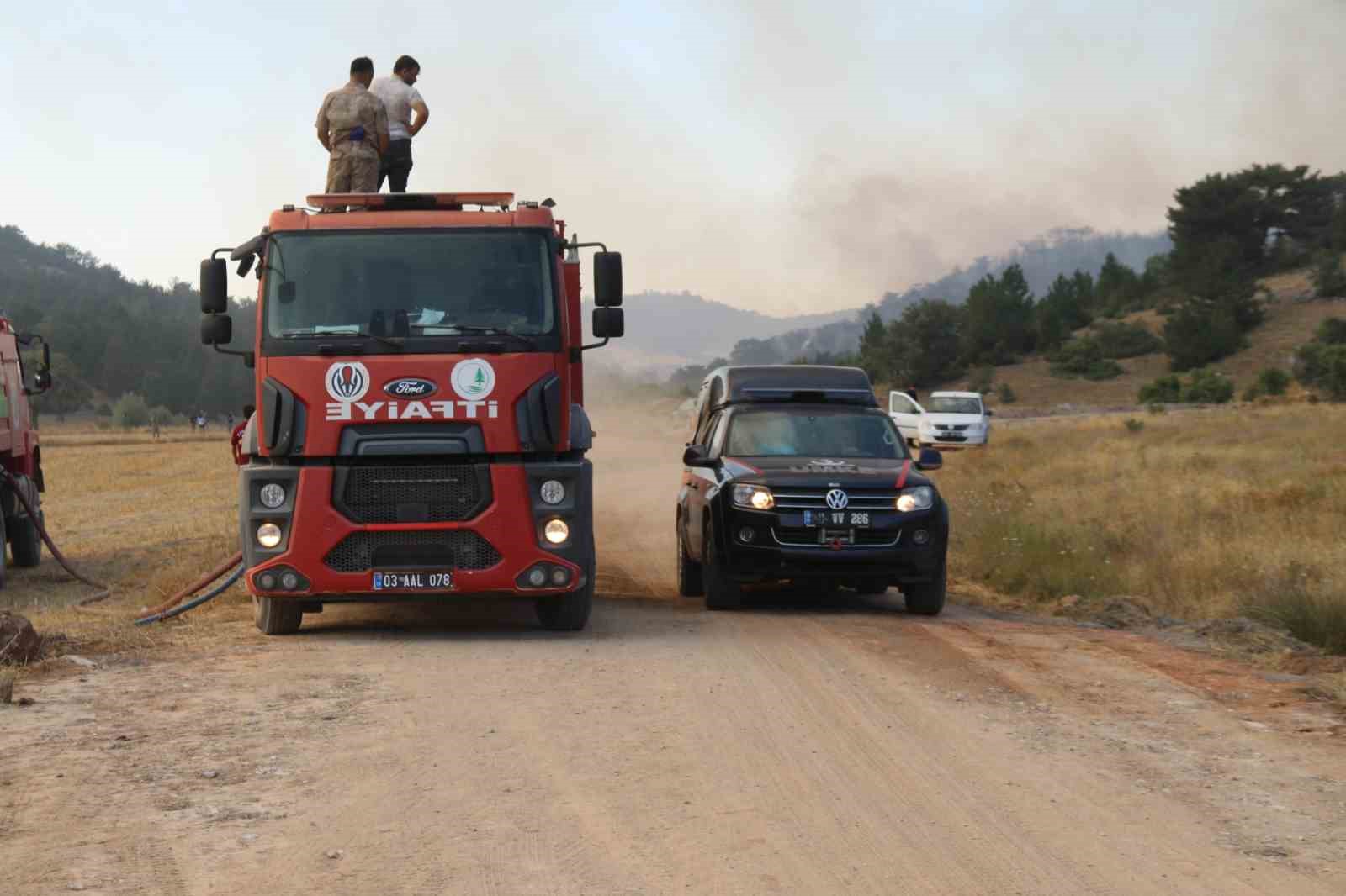 Seyitgazi&rsquo;den Sarıcaova&rsquo;ya sı&ccedil;rayan yangın kısmen kontrol altında
