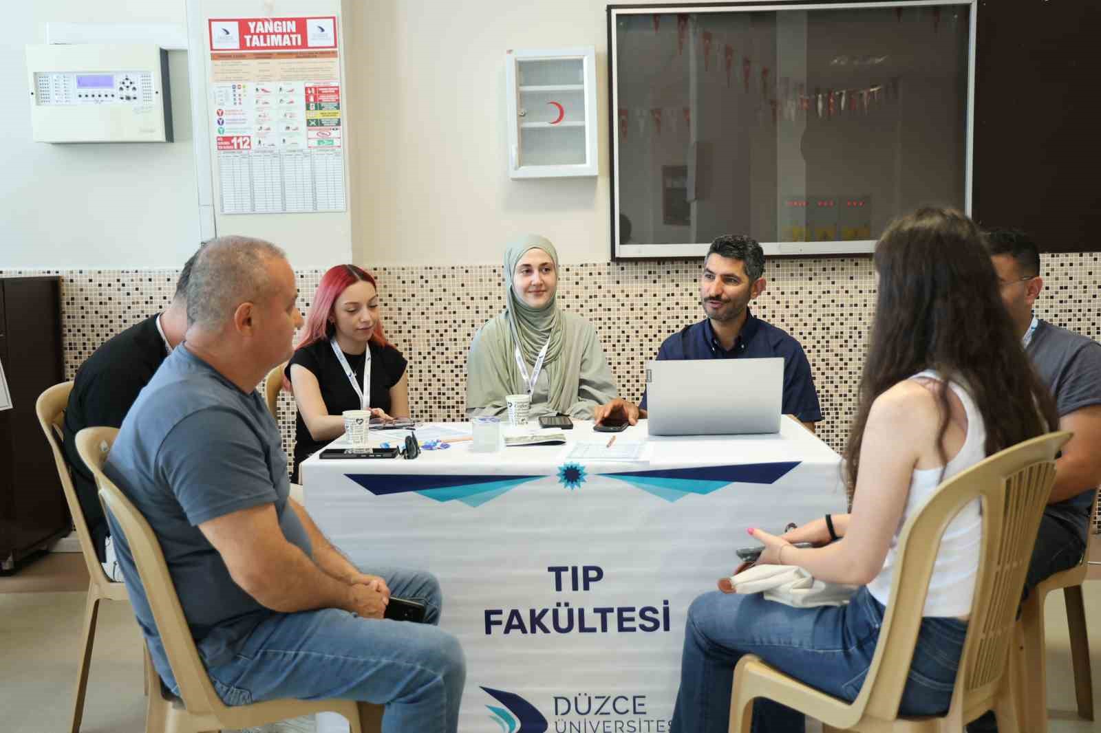D&uuml;zce &Uuml;niversitesi tanıtım g&uuml;nleriyle aday &ouml;ğrencileri geleceğe hazırlıyor
