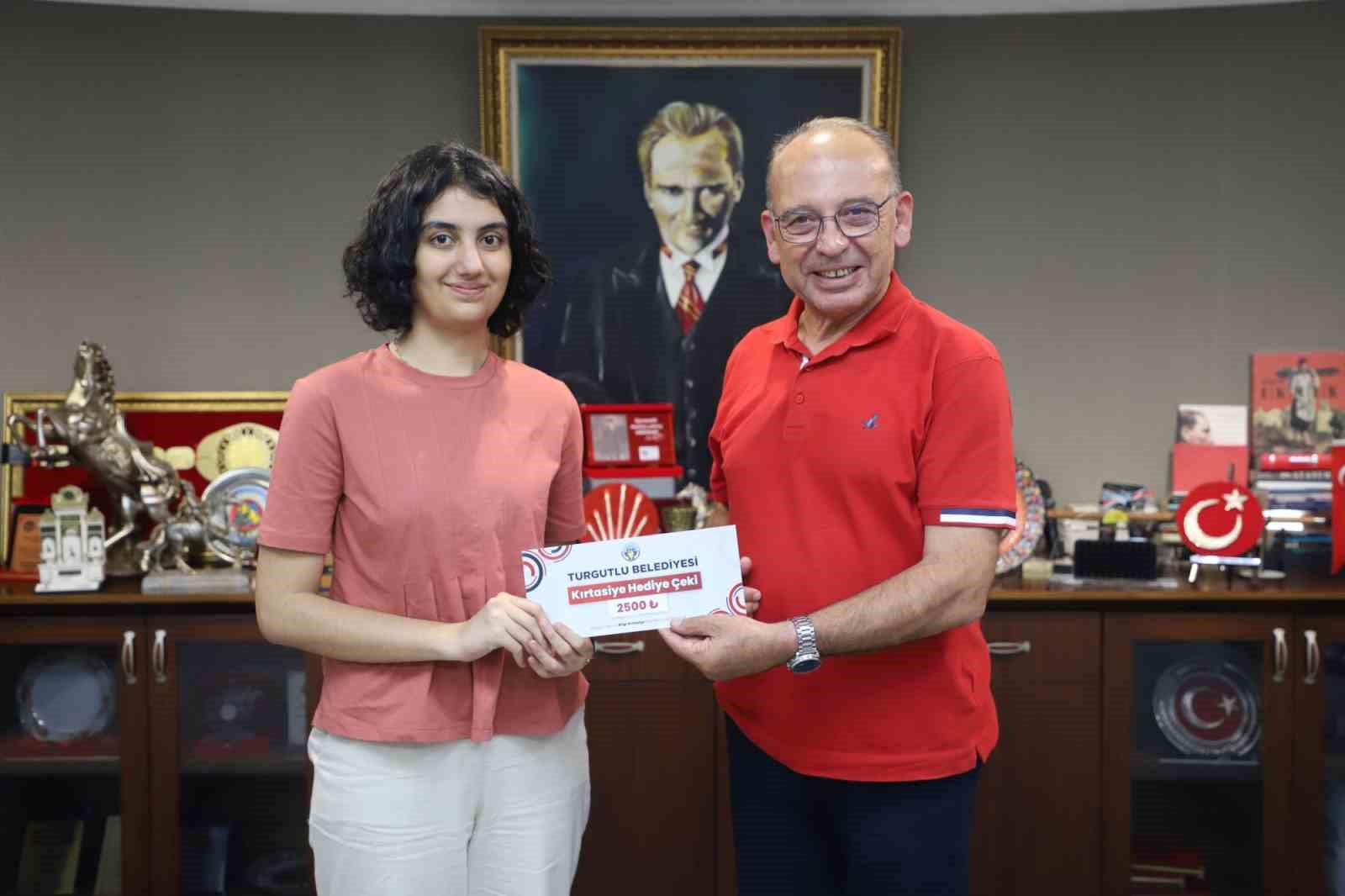 Başkan Akın’dan YKS ve MSÜ’de dereceye giren öğrenciye tebrik