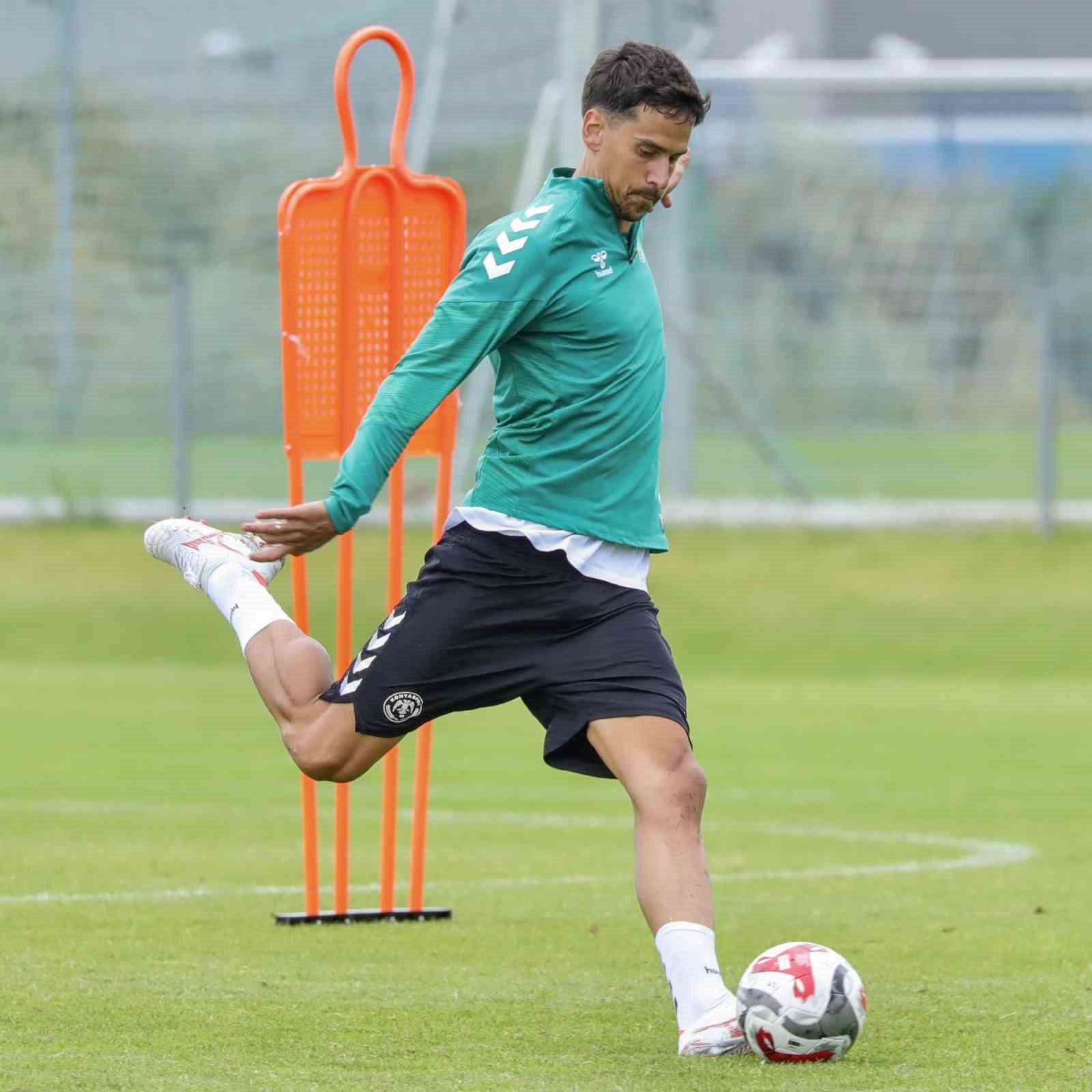 Konyaspor, yeni sezon hazırlıklarını s&uuml;rd&uuml;rd&uuml;
