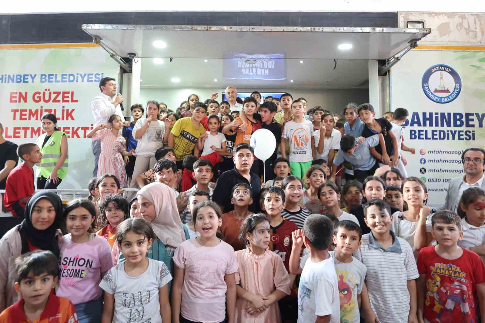 Şahinbey Belediyesi mahalleleri şenlendiriyor
