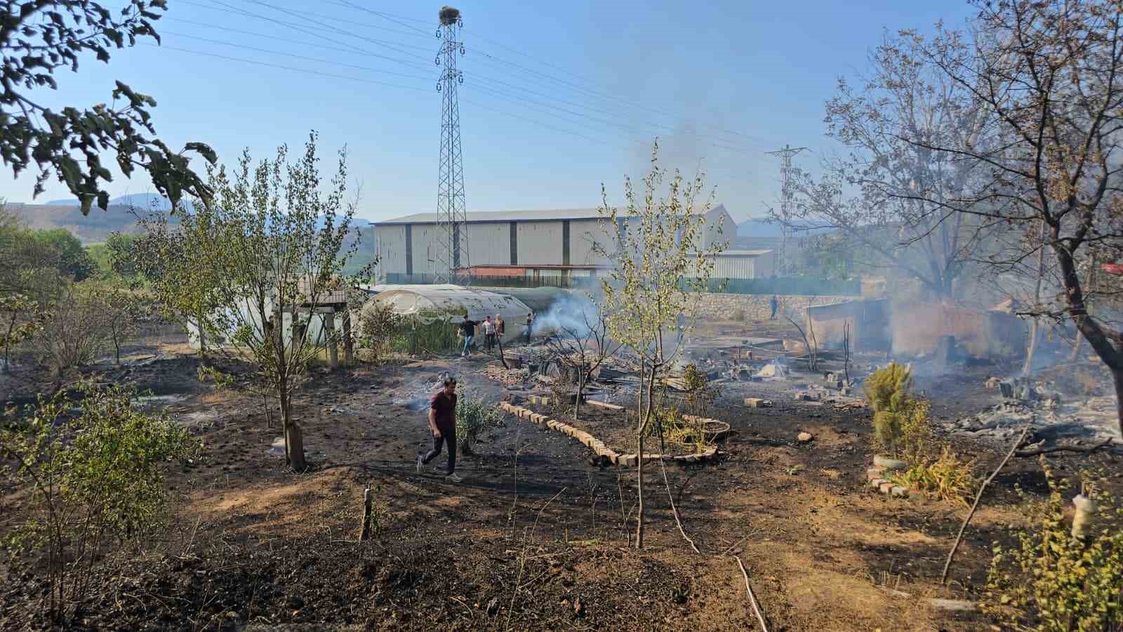 Karabük’te ikinci yangın: Evler ve seralar zarar gördü