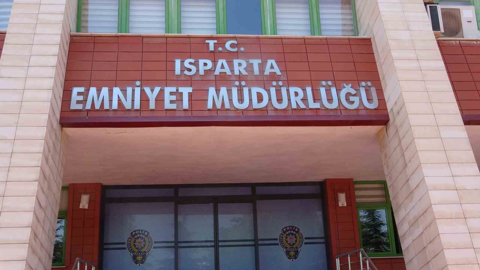 Isparta&rsquo;da "yan bakma" kavgası: 3 yaralı, 7 g&ouml;zaltı
