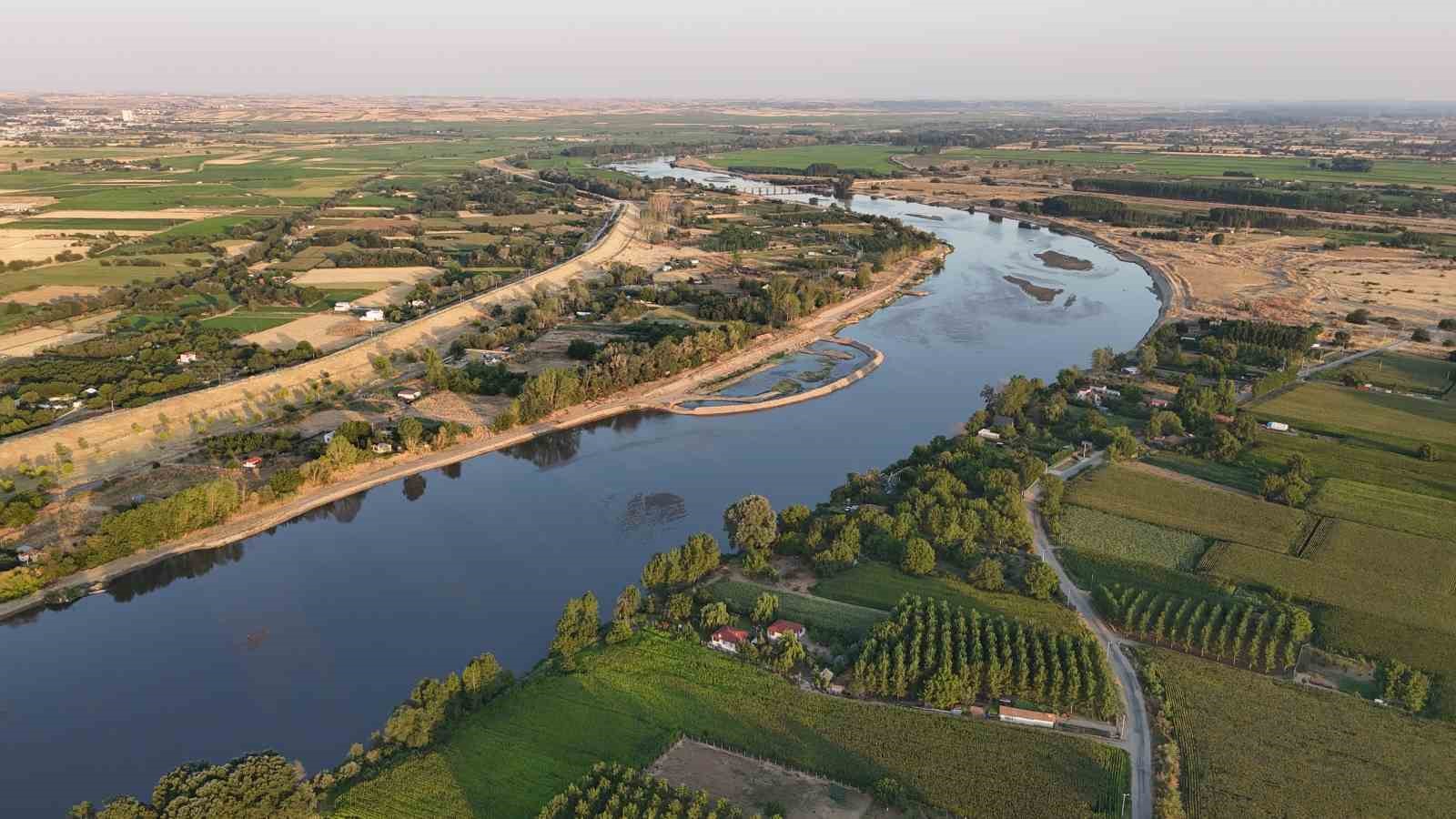 Kuraklık nedeniyle Meriç Nehri’ne elektrik santralinden su salındı