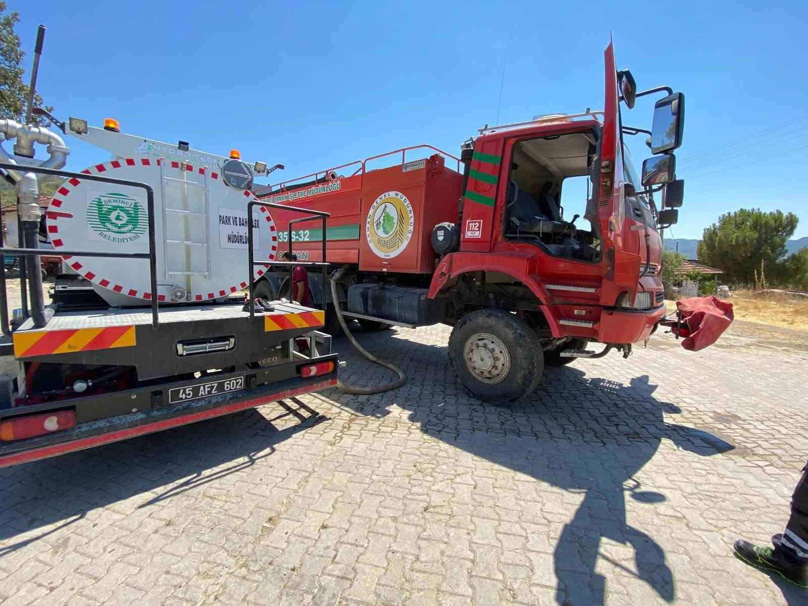 Manisa Demirci&rsquo;deki orman yangını s&ouml;nd&uuml;r&uuml;ld&uuml;
