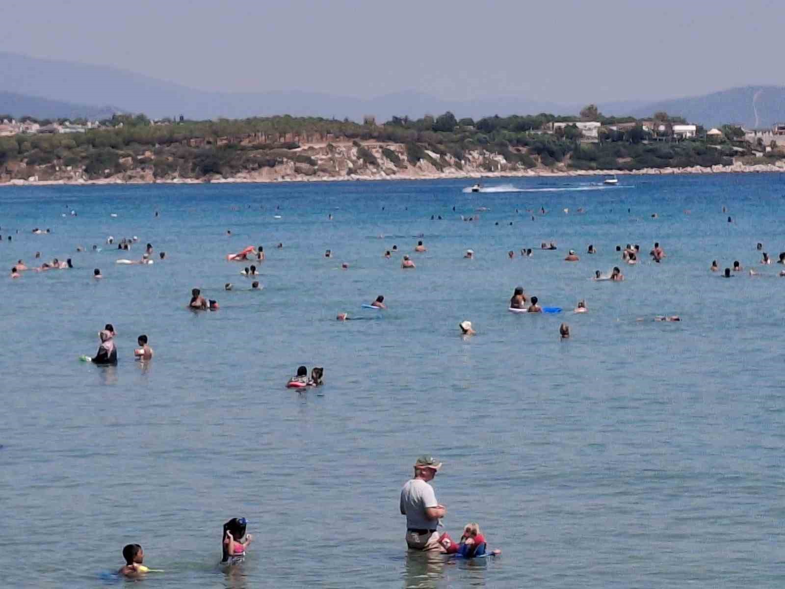 Didim&rsquo;de sıcaklıklar arttı, Altınkum doldu taştı
