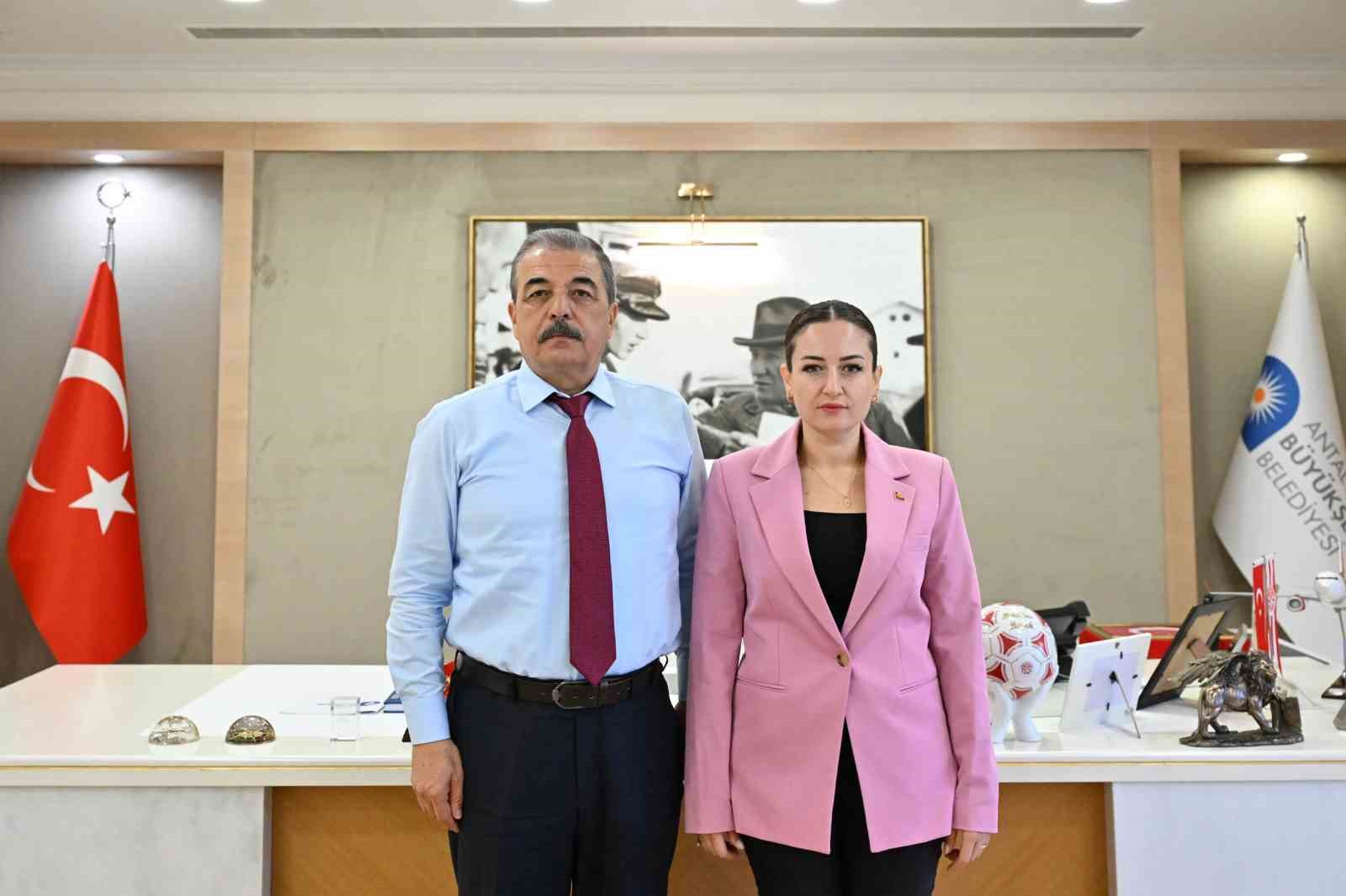 Büyükşehir Başkan Vekili Özdemir: "Başkanımızın niye böyle bir tutuklulukla baş başa kaldığını anlamakta güçlük çekiyoruz"