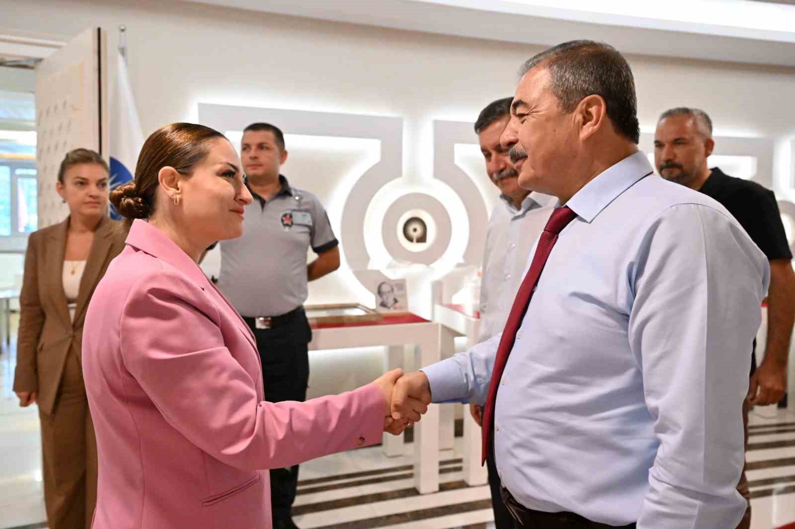 B&uuml;y&uuml;kşehir Başkan Vekili &Ouml;zdemir: "Başkanımızın niye b&ouml;yle bir tutuklulukla baş başa kaldığını anlamakta g&uuml;&ccedil;l&uuml;k &ccedil;ekiyoruz"
