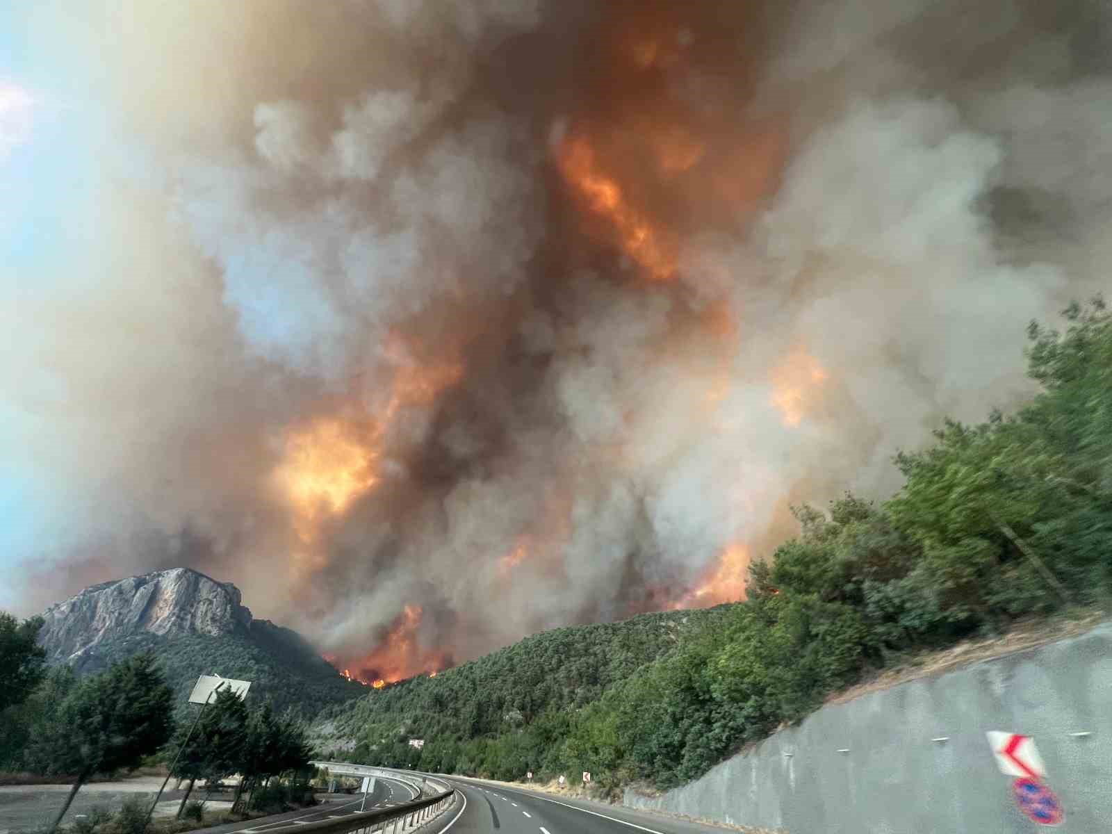 Bilecik&rsquo;te D-650 karayolu &ccedil;ift taraflı ulaşıma kapandı
