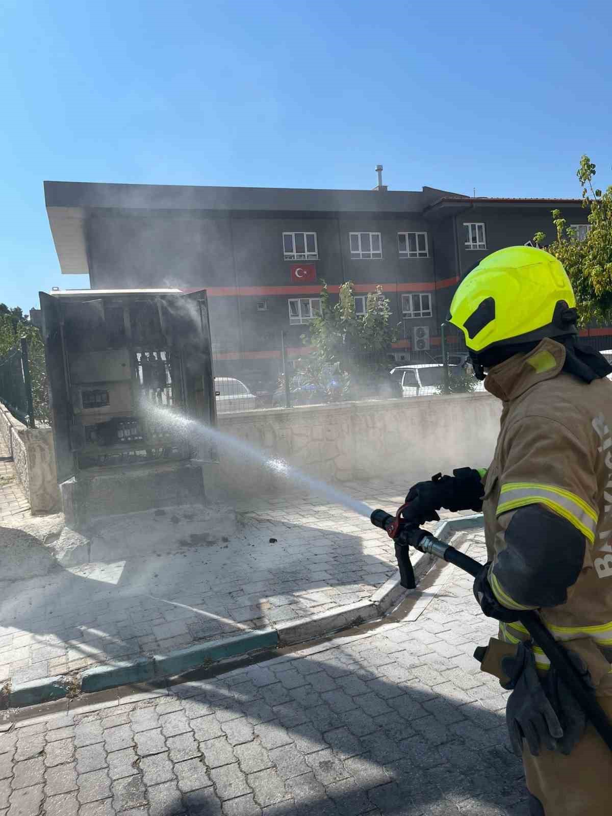 Susurluk&rsquo;ta trafo yangınına m&uuml;dahale
