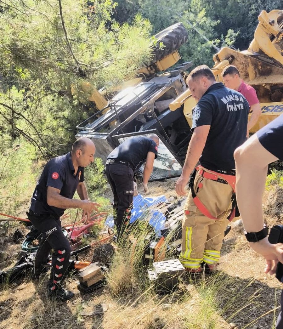 Manisa&rsquo;da greyder devrildi: 1 &ouml;l&uuml;
