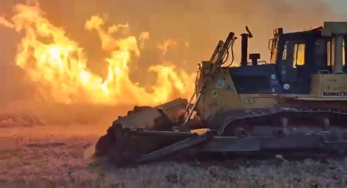 Balıkesir’deki arazi yangınına müdahale sürüyor