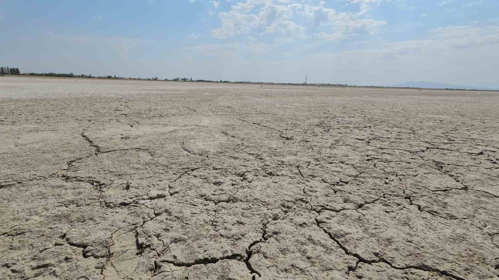 Kuş cenneti Arin G&ouml;l&uuml;&rsquo;nde kuraklık tehlikesi
