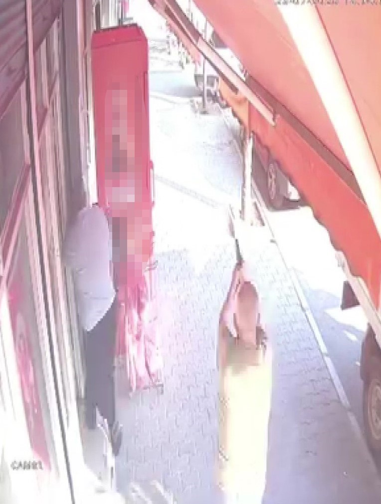 Adana’da silahlı saldırı anı saniye saniye görüntülendi