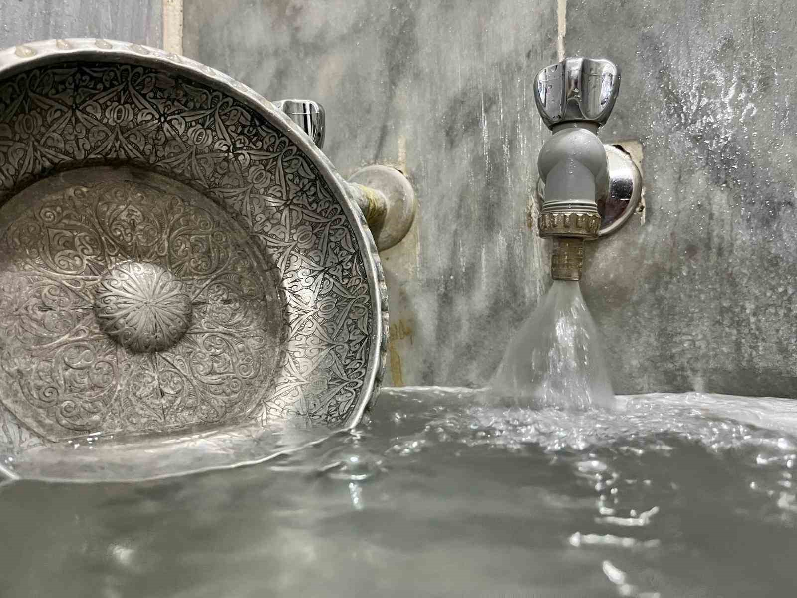 Söke’nin tarihi hamamı yıllara meydan okuyor