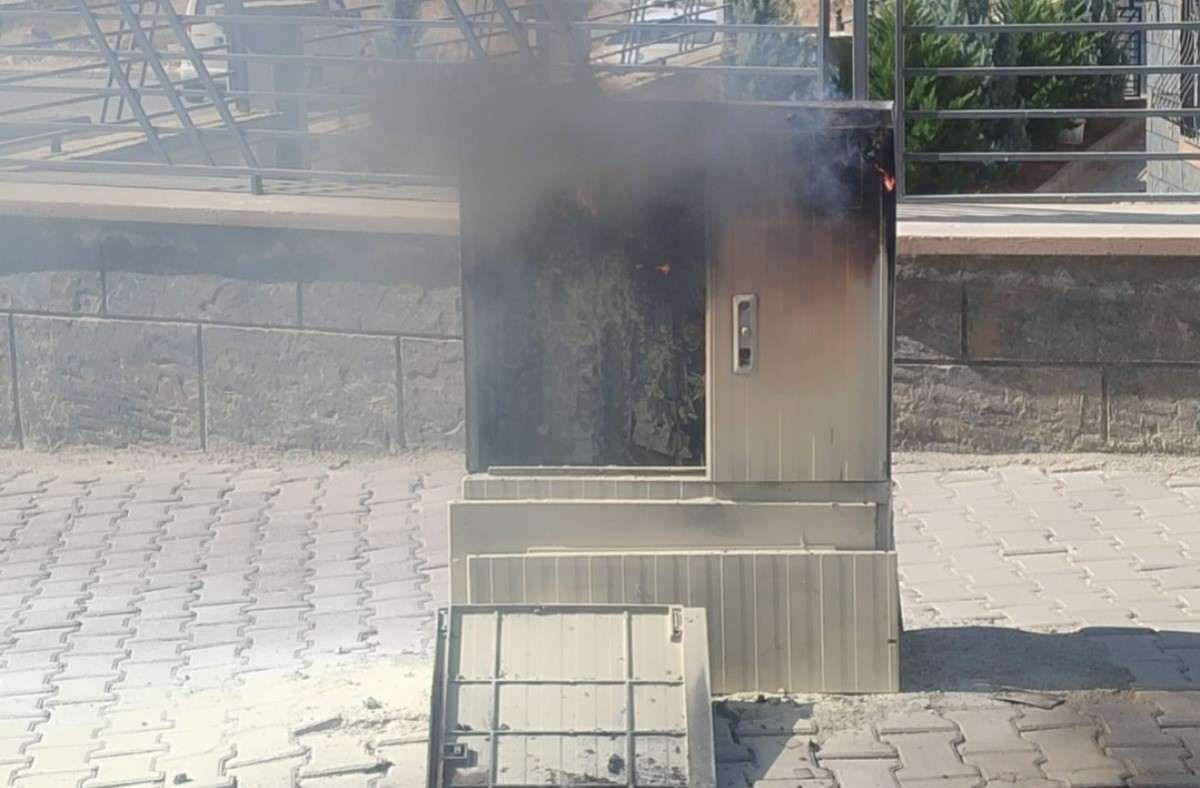 Şanlıurfa’da elektrik panosu alev alev yandı