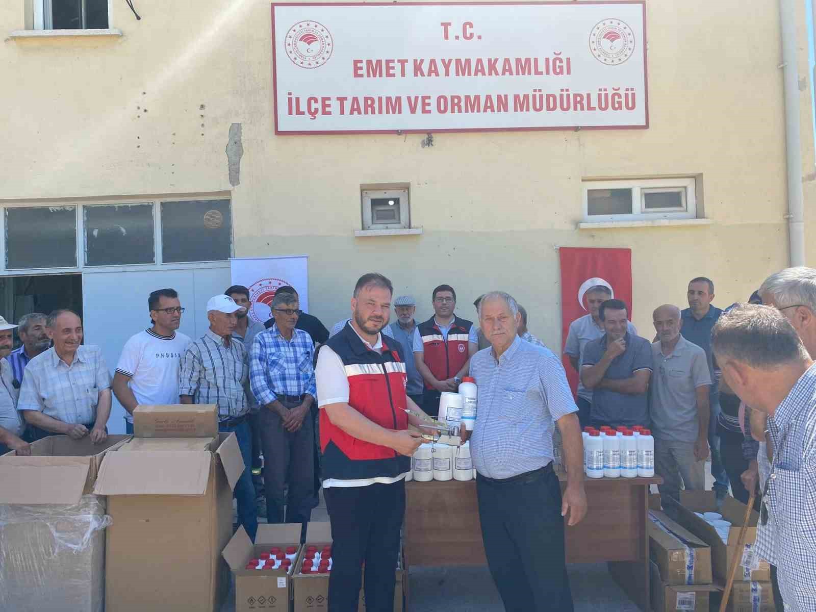 Emet’te 52 arıcıya fümigasyon cihazı, oksalit asit ve formik asit dağıtıldı