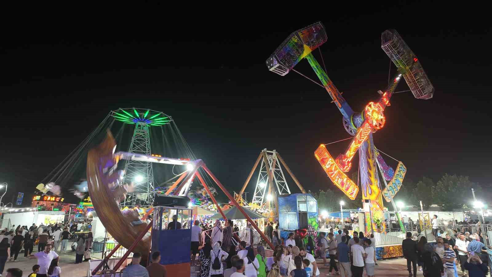 Gediz Tarhana Festivali&rsquo;nde lunapark coşkusu
