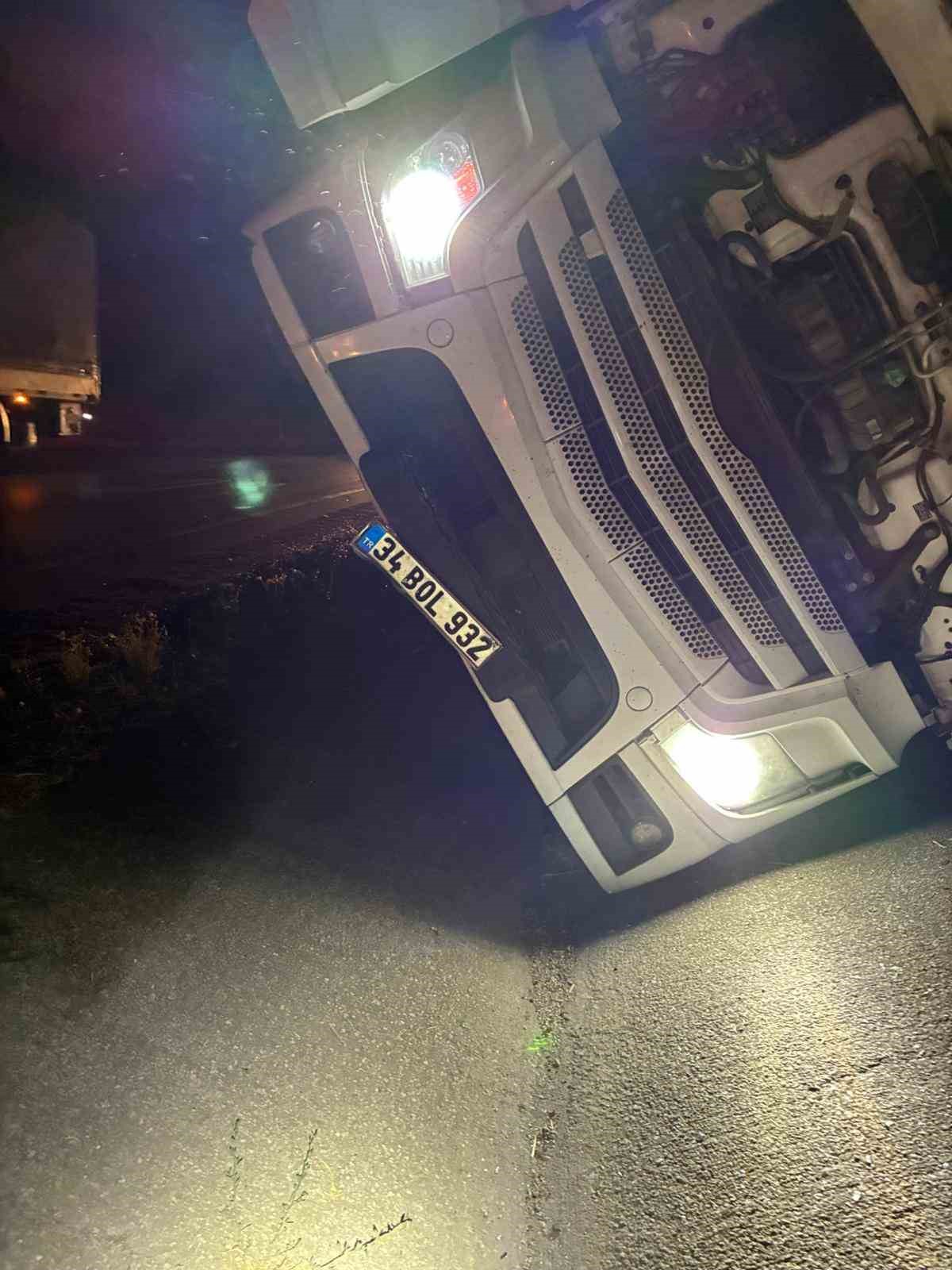 Balıkesir-Bursa kara yolunda tır kazası: 1 yaralı
