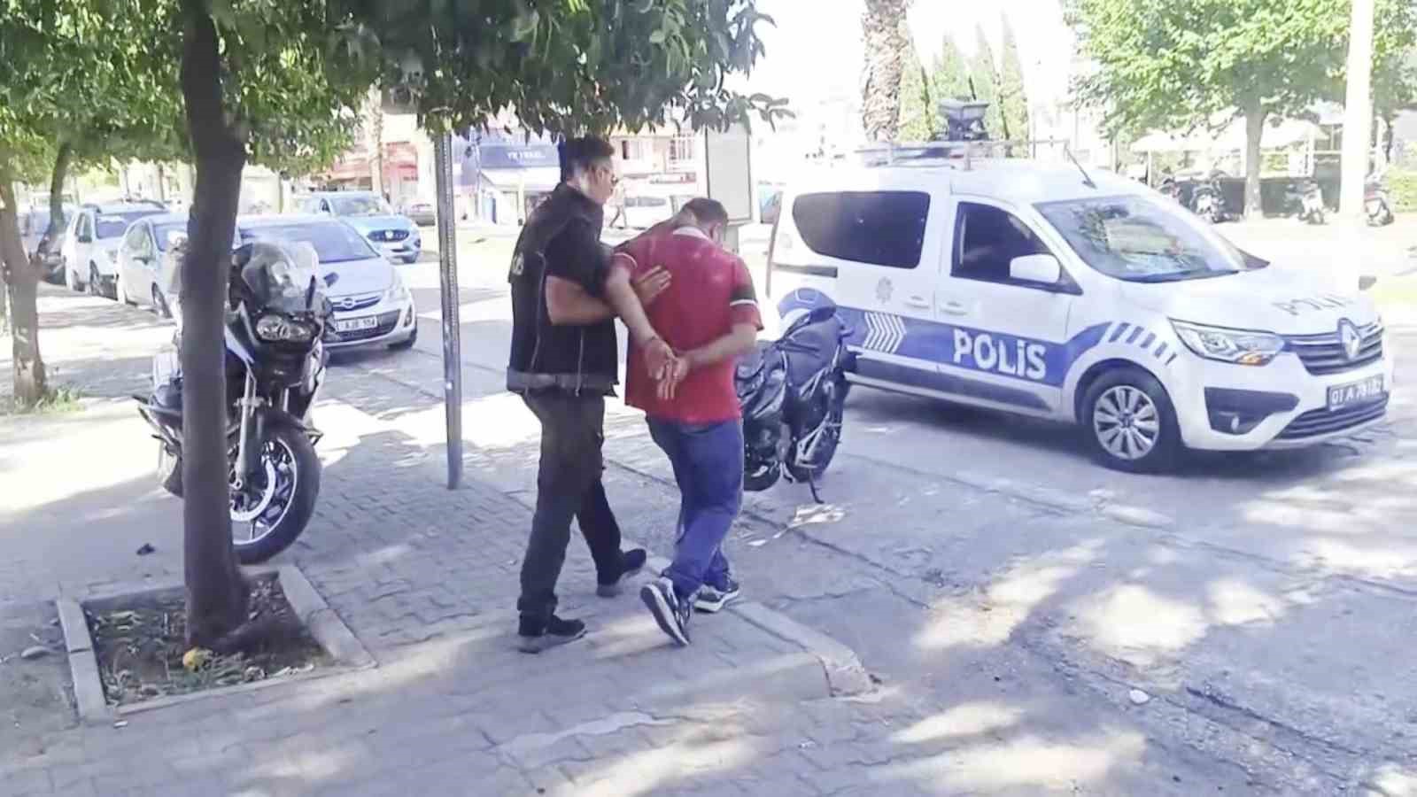 Park ve bah&ccedil;elerde uyuşturucu kullanan 63 kişi su&ccedil;&uuml;st&uuml; yakalandı
