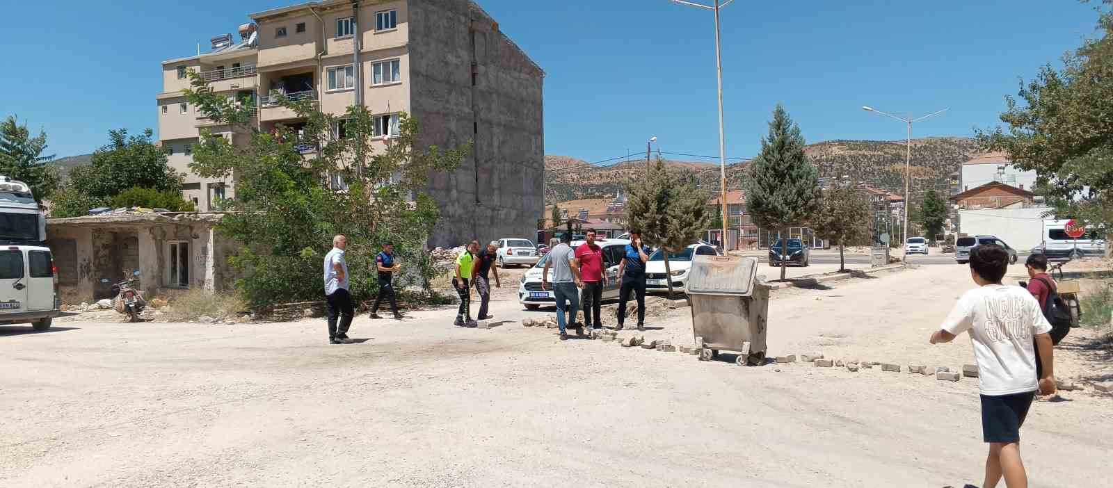 Vatandalardan tozlu yol eylemi
