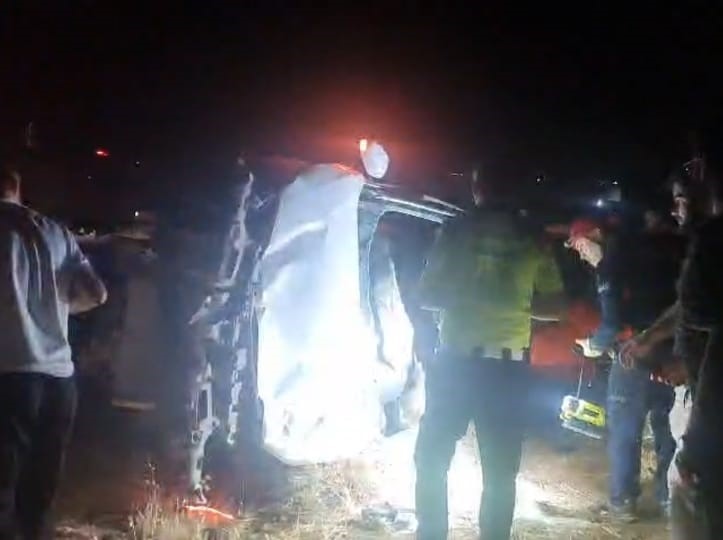 Şarampole devrilen otomobilde sıkışan s&uuml;r&uuml;c&uuml; kurtarıldı
