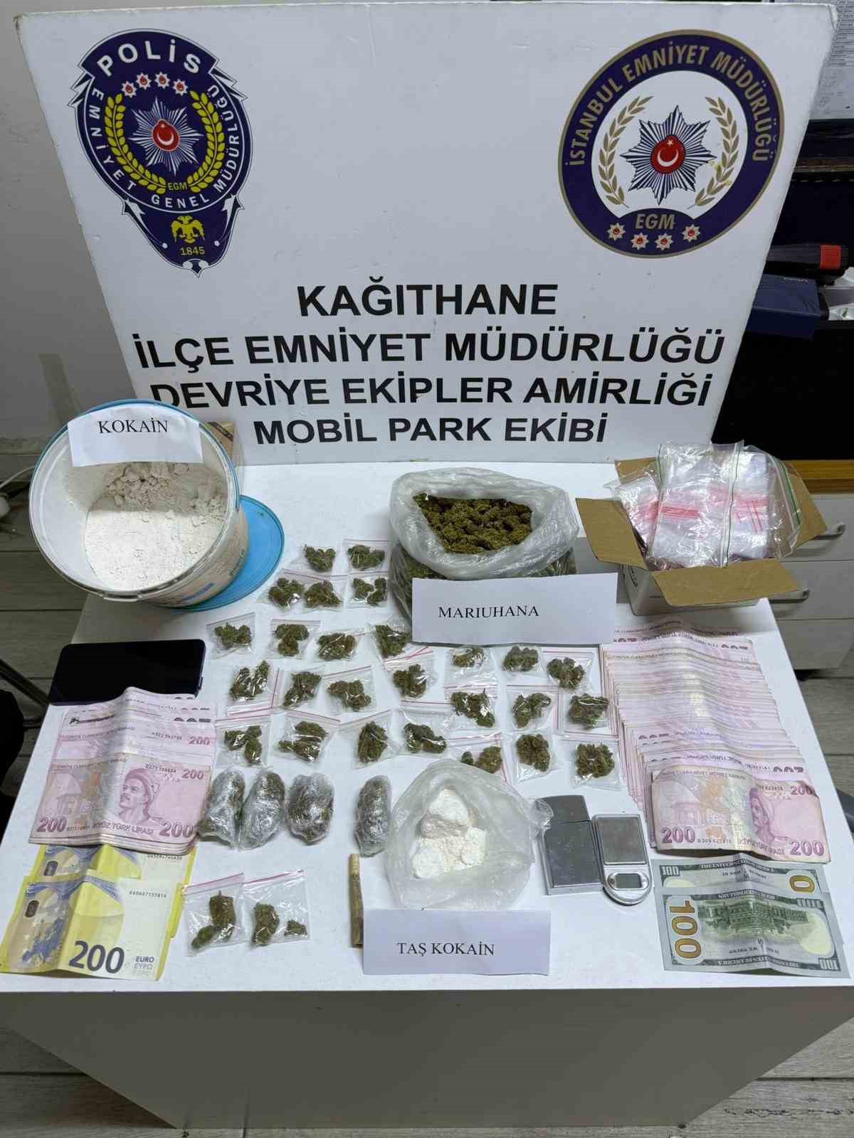 Kağıthane&rsquo;de uyuşturucu ticareti yapan şahıs tutuklandı: Şahsın adresinde y&uuml;kl&uuml; miktarda uyuşturucu madde bulundu
