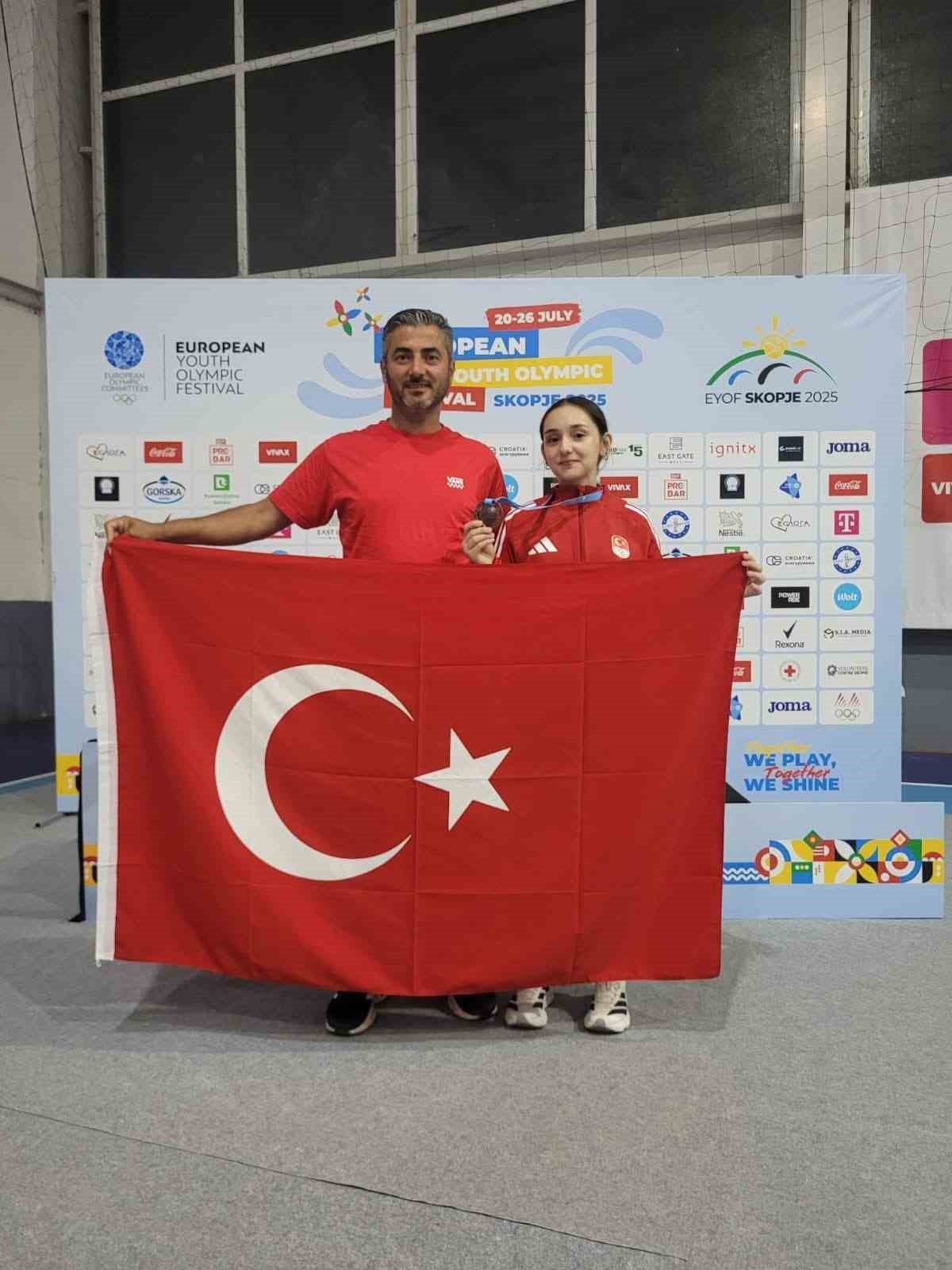 44 kiloda şampiyon oldu
