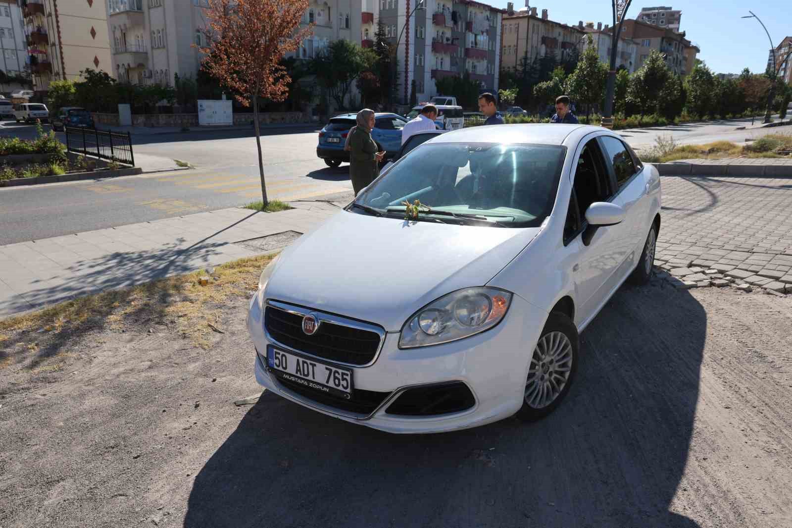 Otomobil yayaya çarptı: 1 yaralı