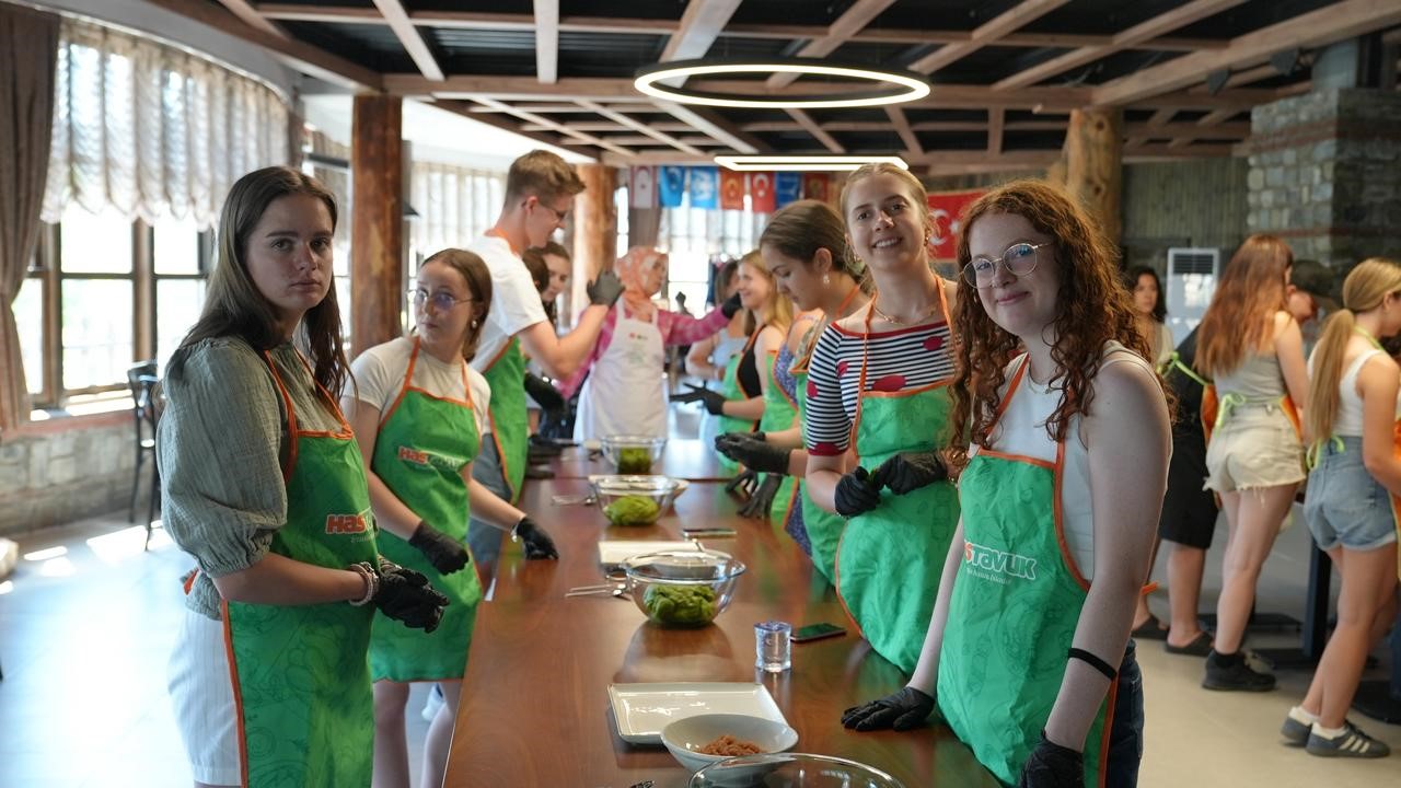 D&uuml;nya gen&ccedil;leri, G&uuml;rsu armudundan kurabiye yaptı
