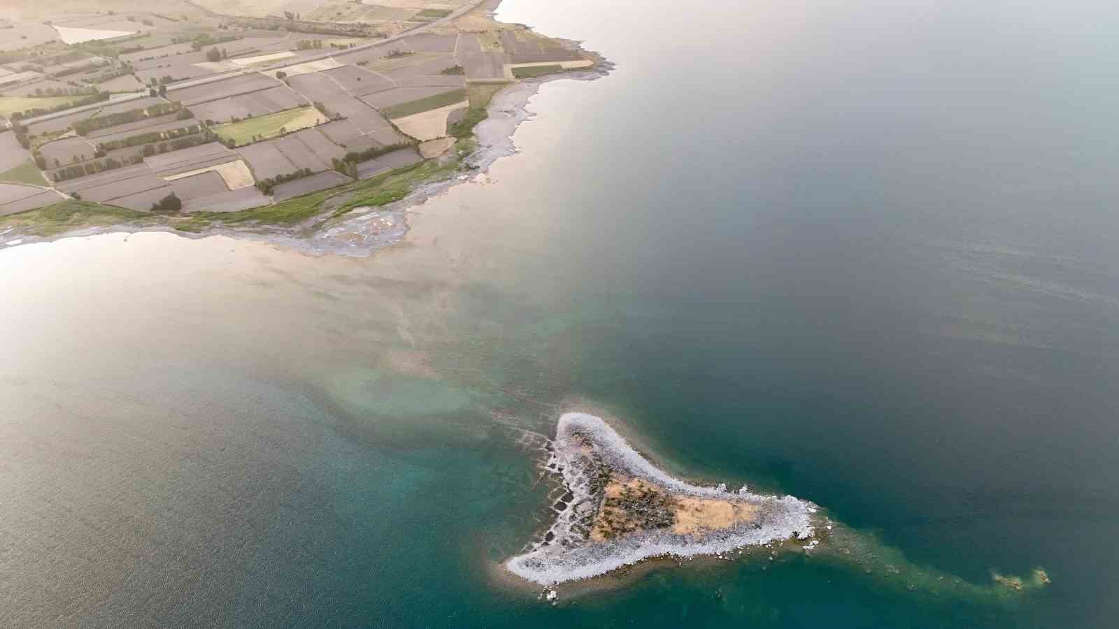 Van G&ouml;l&uuml;&rsquo;ndeki Ağak Adası, arkeolojik sit alanı olarak tescillendi
