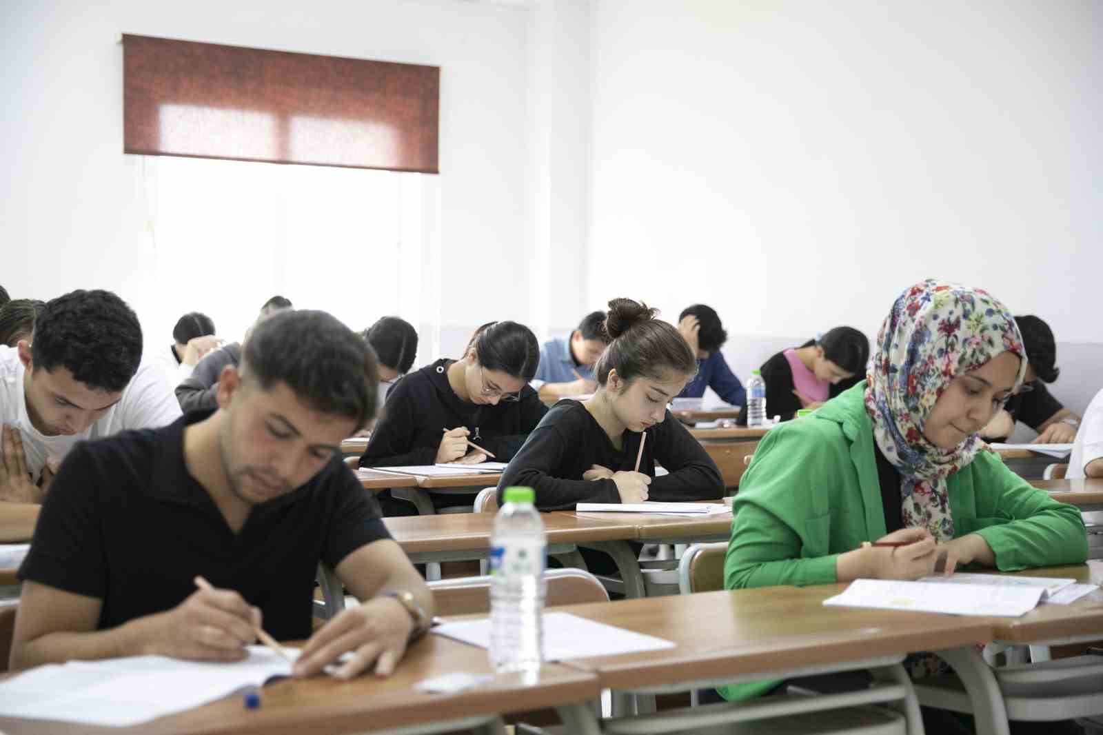 Mersin&rsquo;de YKS &ouml;ğrencilerine &uuml;cretsiz tercih danışmanlığı
