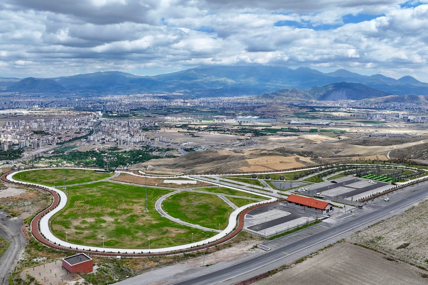 Başkan Çolakbayrakdar: "En güzel şehir manzaralı millet bahçesi, herkesin yeni gözdesi oldu"