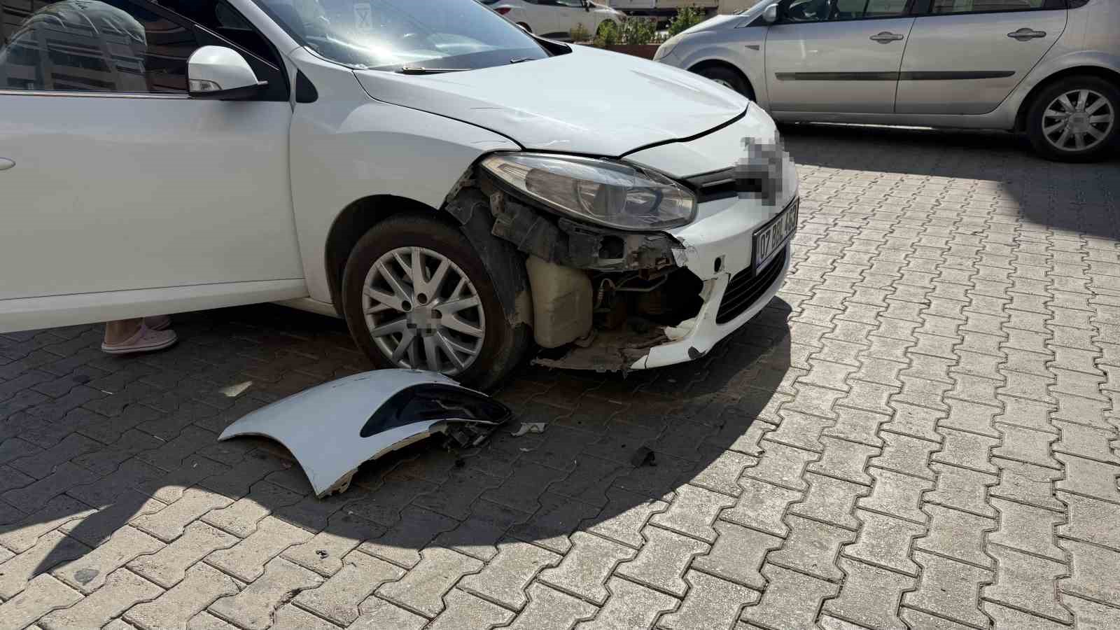 Otomobille motosiklet çarpıştı: 1 yaralı