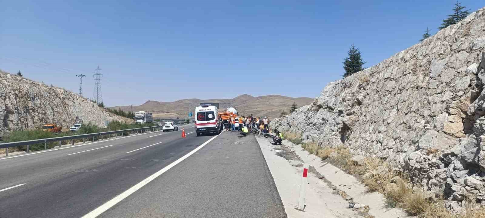 Niğde-Adana Otoyolu’nda kaza: 2’si ağır 6 yaralı