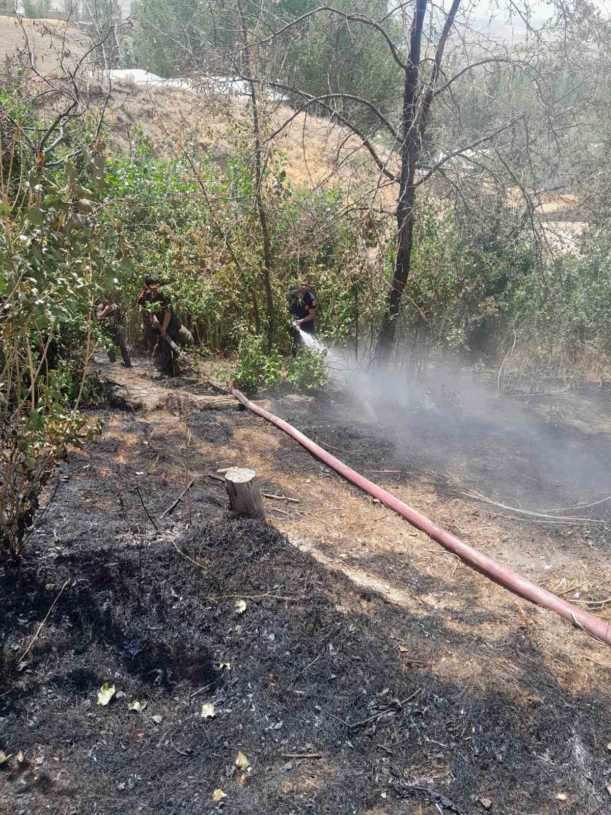 Başkale&rsquo;de korkutan yangın
