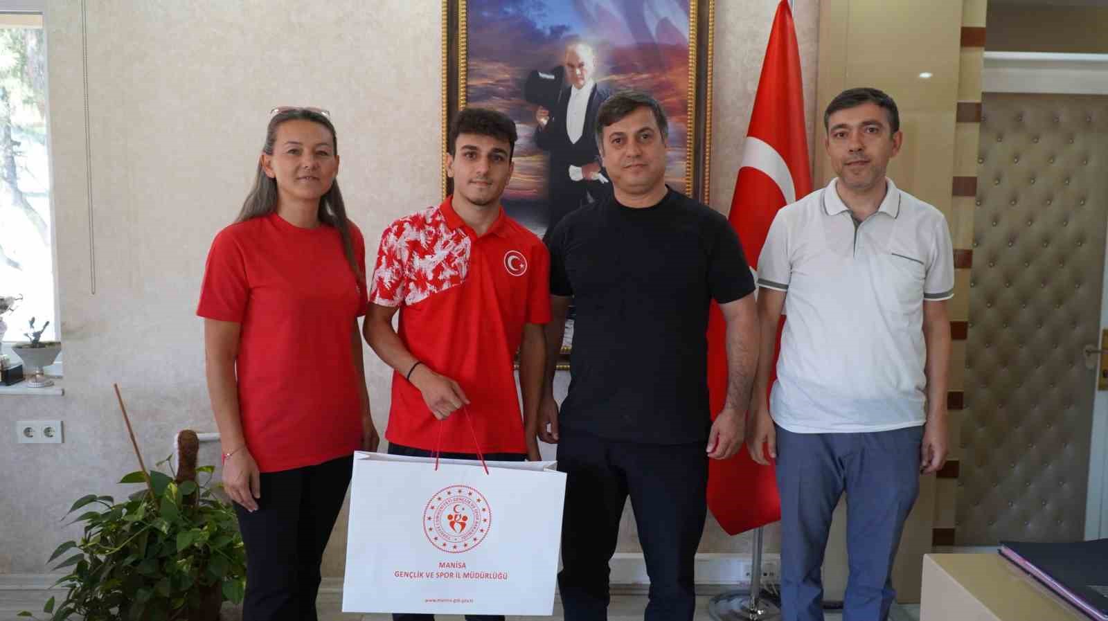 İl Müdürü Öztürk’ten Balkan Üçüncüsü Buğra Güleryüz’e tebrik
