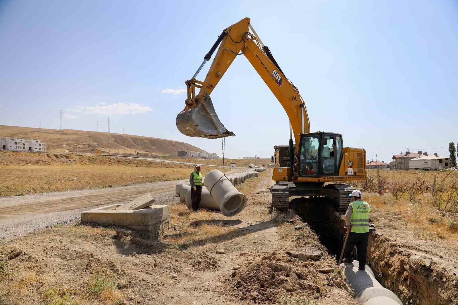 Van Büyükşehir Belediyesi Elmalık Yolu’nda çalışmalarını sürdürüyor