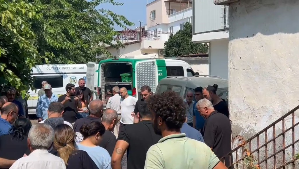 Mersin’de ev yangını: 2 çocuk annesi kadın hayatını kaybetti