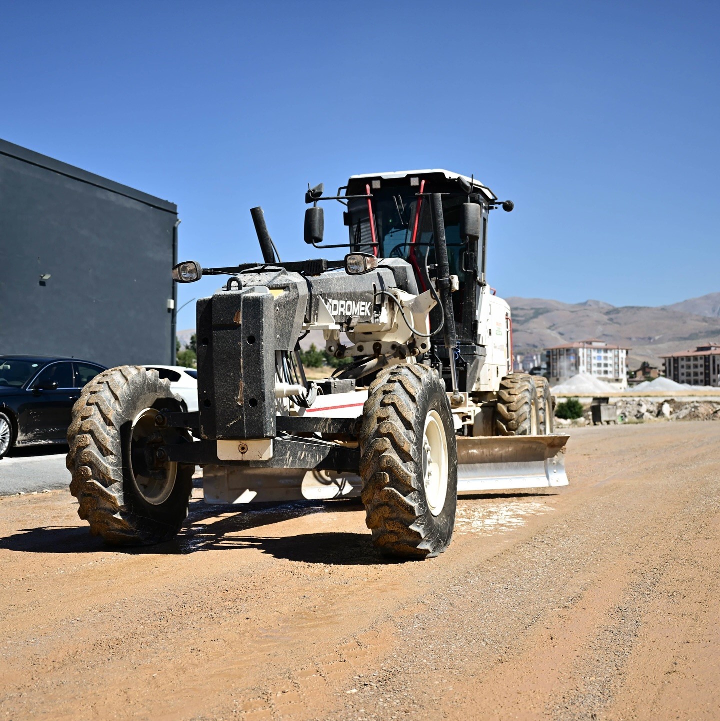 Başkan Geçit: "Yollar bir şehrin aynasıdır"