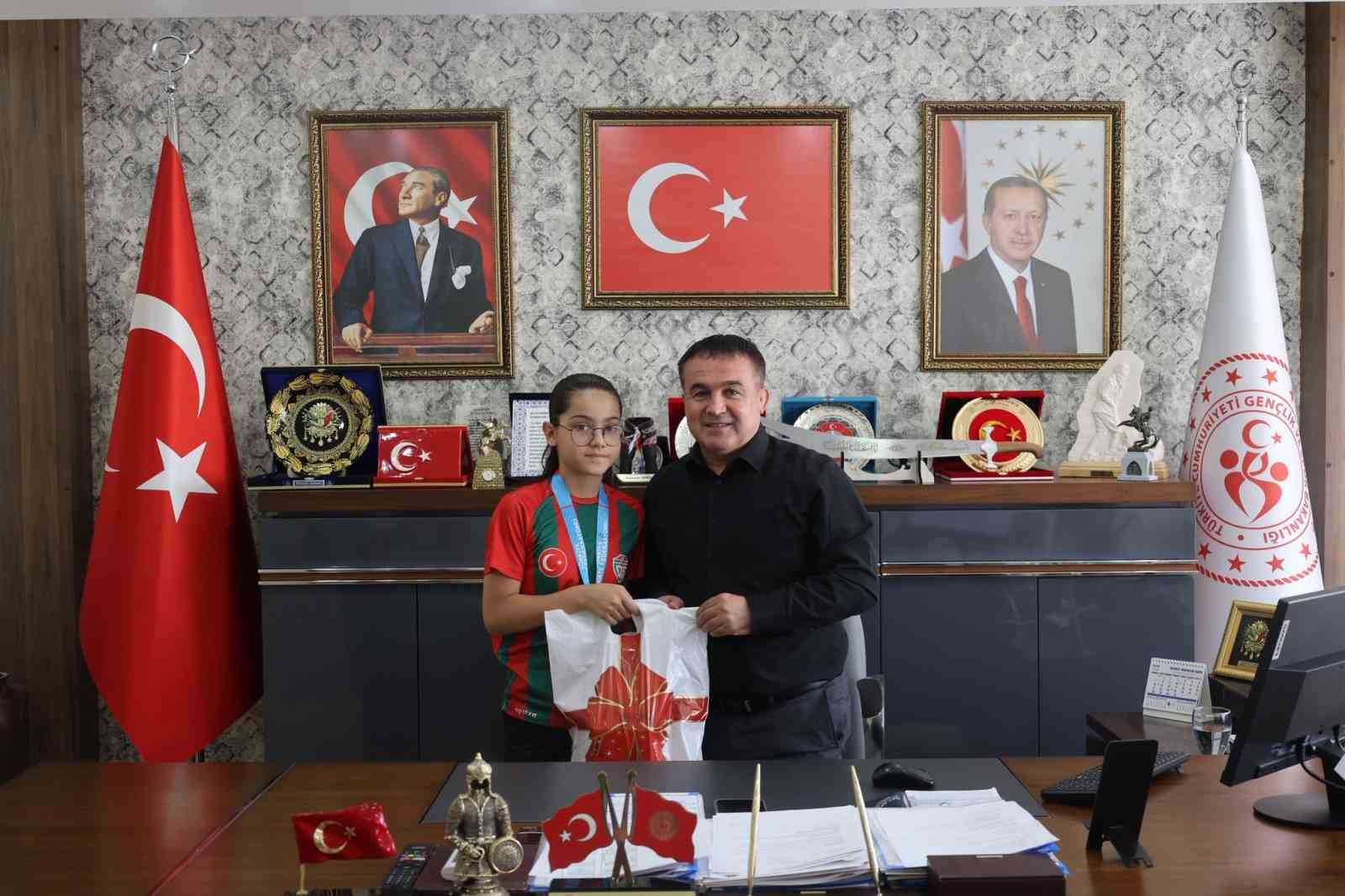 Zümra Ağdağ’dan Türkiye ikincisi oldu
