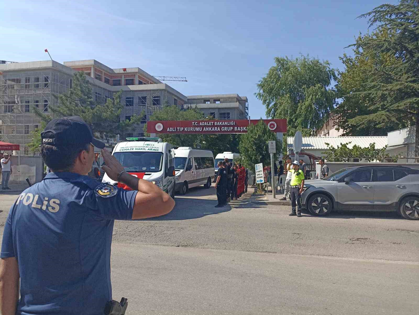 Ateşin ortasında kahramanca mücadele ettiler, şimdi sonsuzluğa uğurlanıyorlar