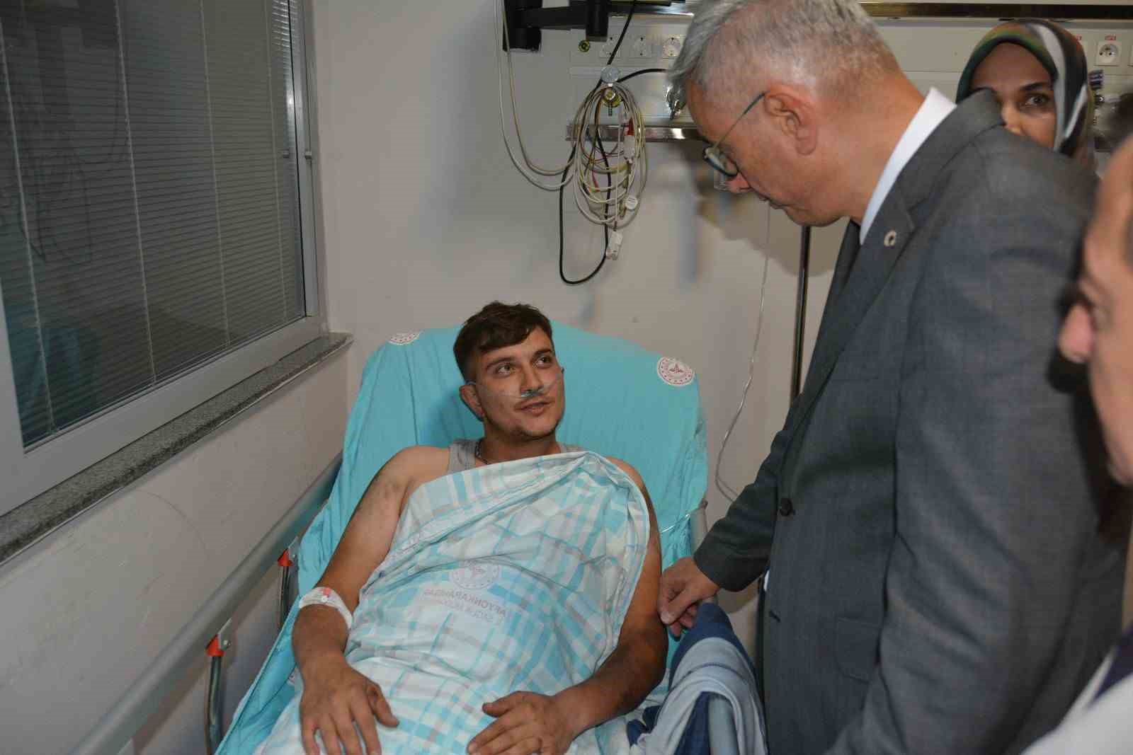 Bakan Memişoğlu&rsquo;ndan Eskişehir&rsquo;deki yangından yaralananlara ziyaret
