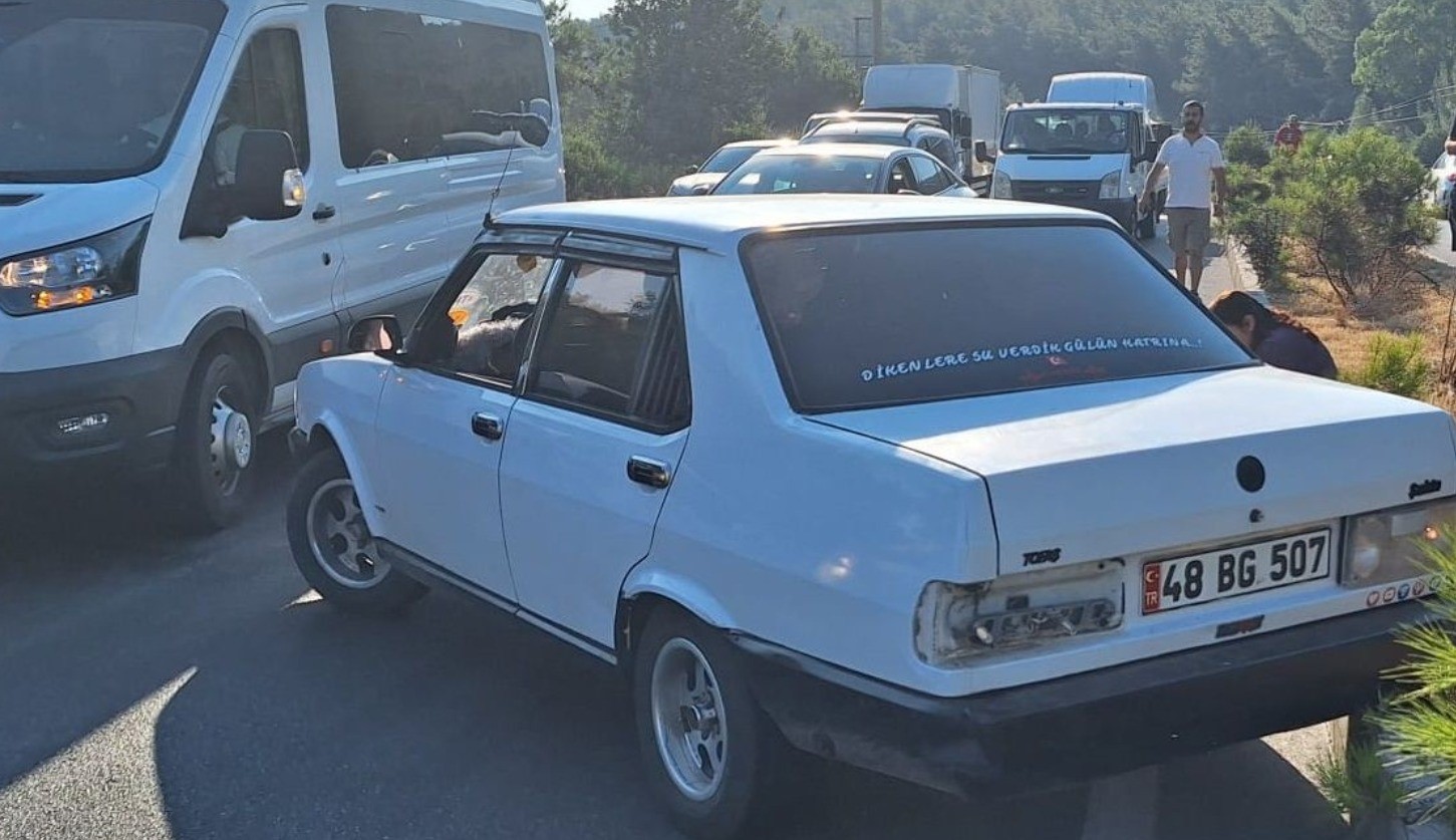 Milas-Bodrum Karayolu&rsquo;nda zincirleme kaza: 2 yaralı
