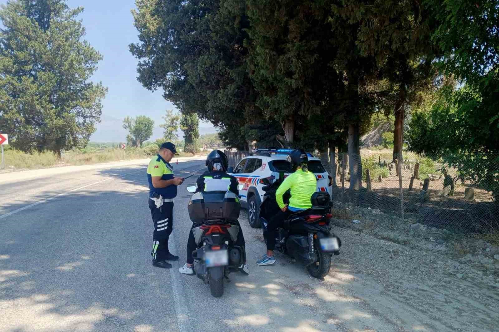 Antalya&rsquo;da şok motosiklet denetiminde 3 bin 655 ara&ccedil; kontrol edildi
