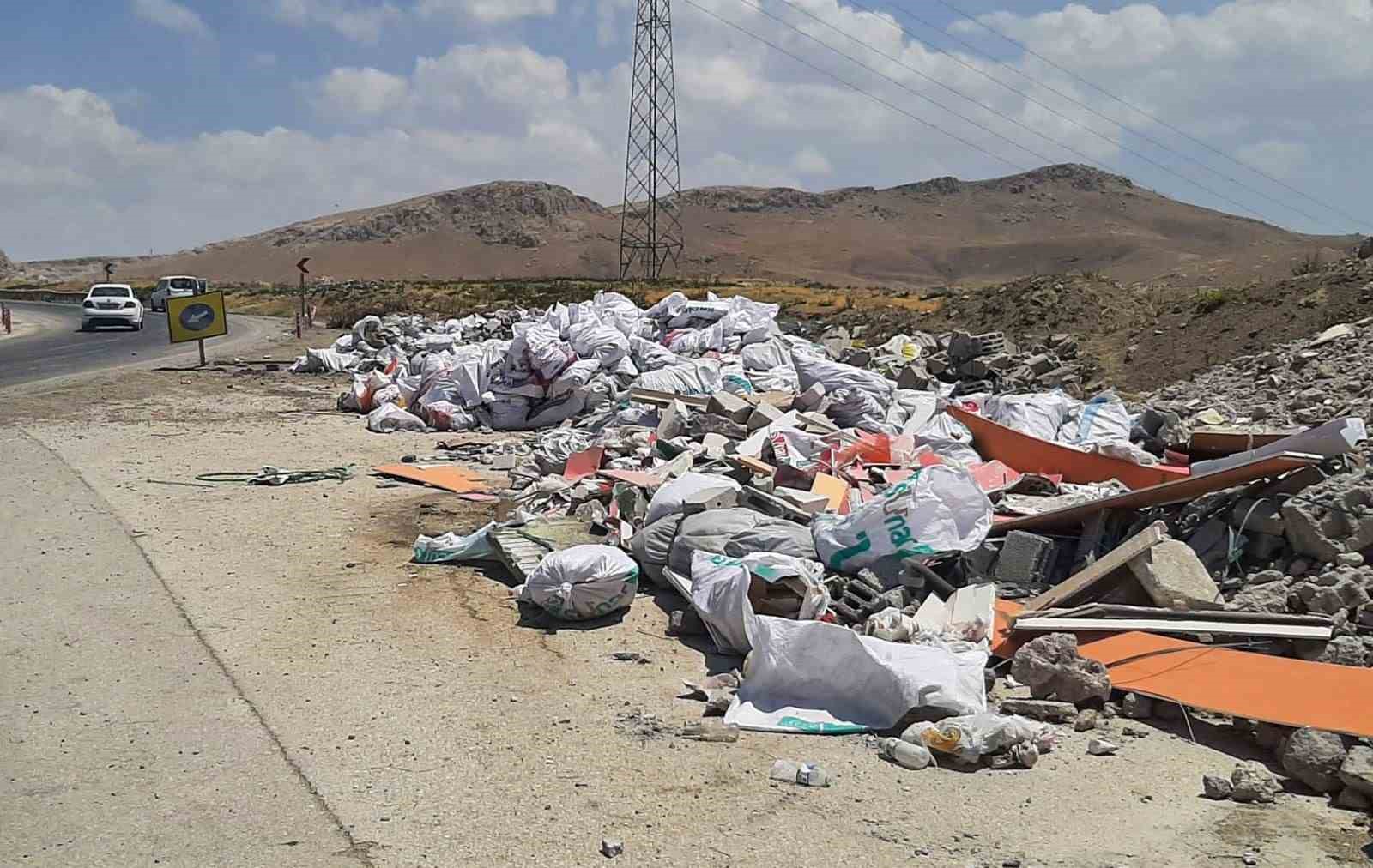 Van Büyükşehir Belediyesi’nden hafriyat temizleme çalışması